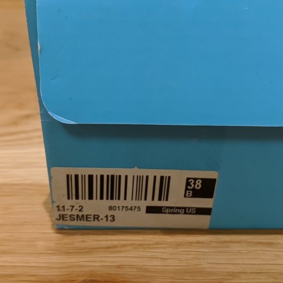 Spring Jesmer Gray Suede Heels Pumps size 38 8 - Picture 4 of 5